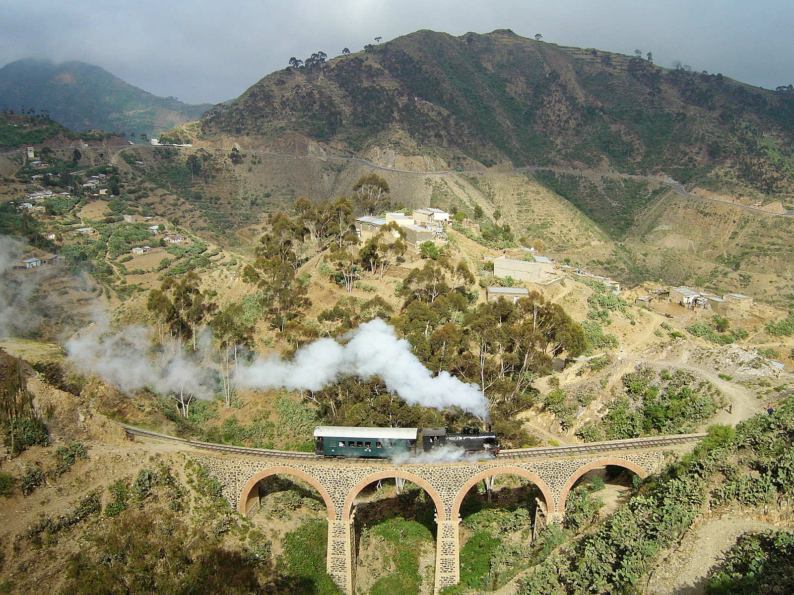 Eritrean_Railway_-_Tivedshambo_2008-11-04_edit3.jpg